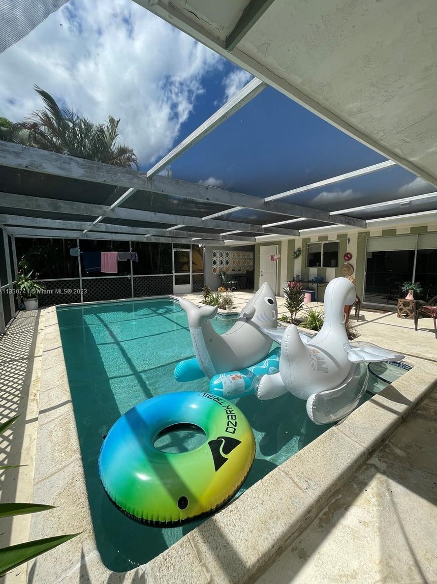 7840 Ramona St, Hollywood FL 33023-2460 exterior