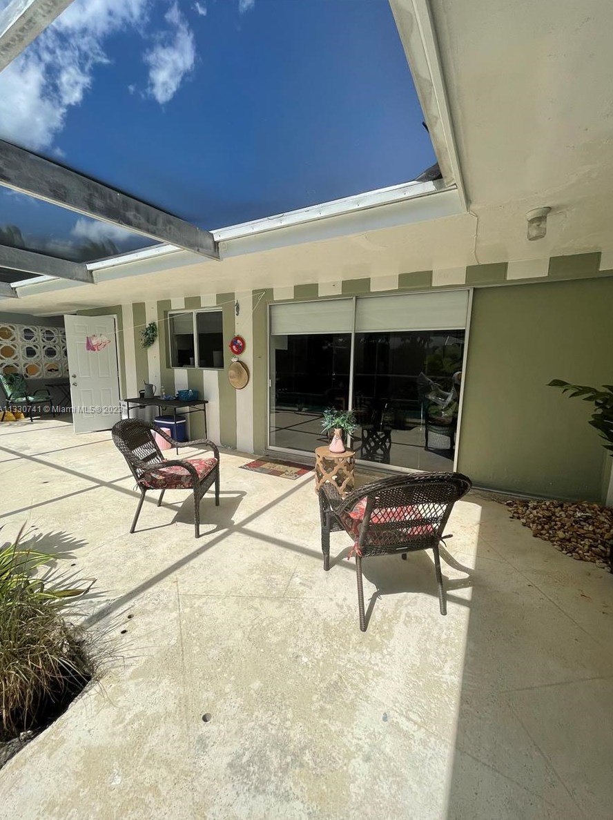 7840 Ramona St, Hollywood FL 33023-2460 exterior