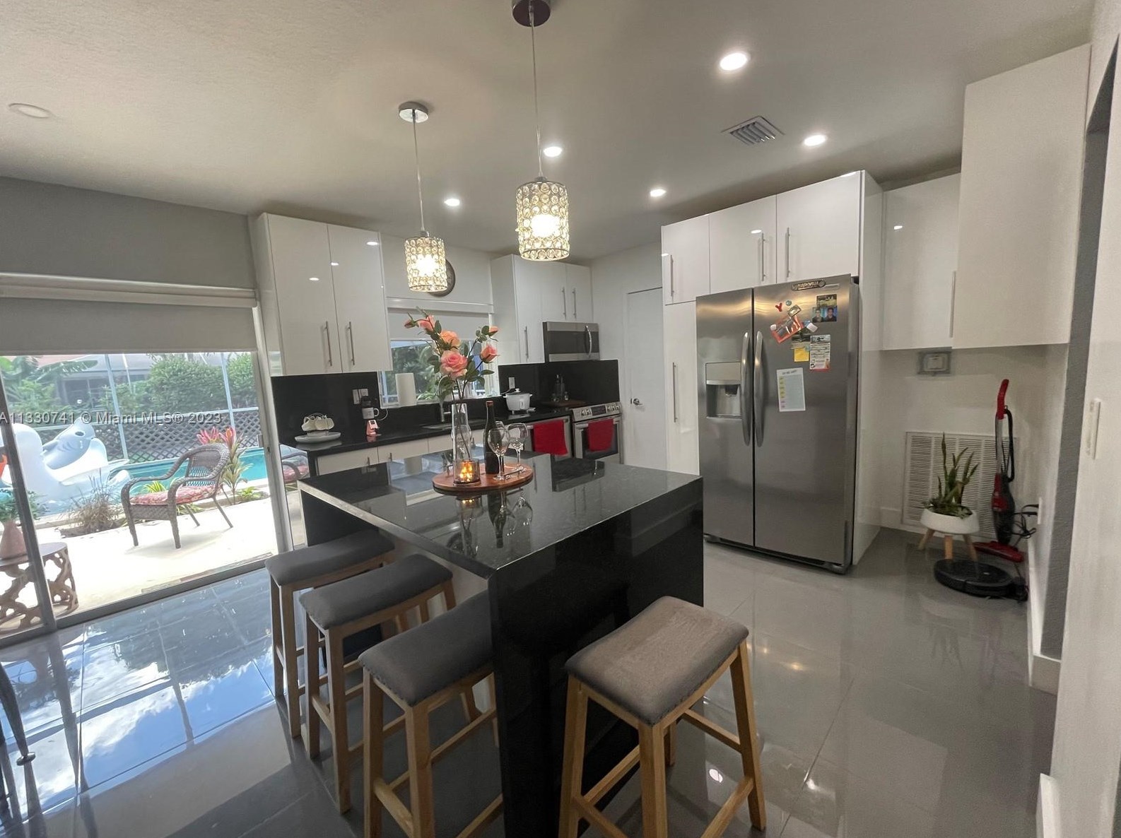 7840 Ramona St, Hollywood FL 33023-2460 exterior