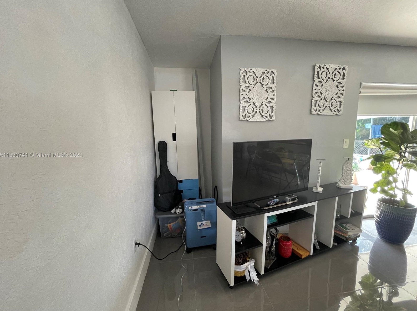 7840 Ramona St, Hollywood FL 33023-2460 exterior