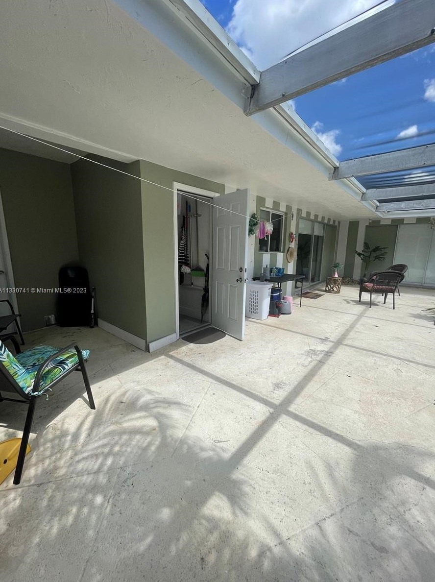 7840 Ramona St, Hollywood FL 33023-2460 exterior