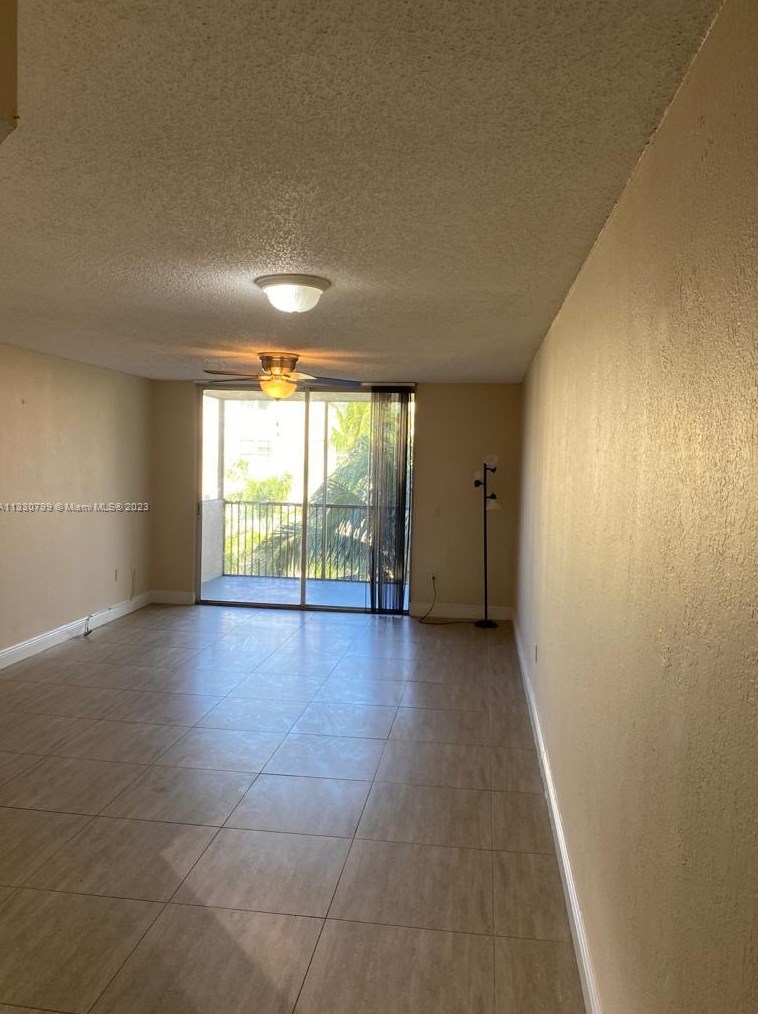 8205 Lake Dr #404, Miami, FL