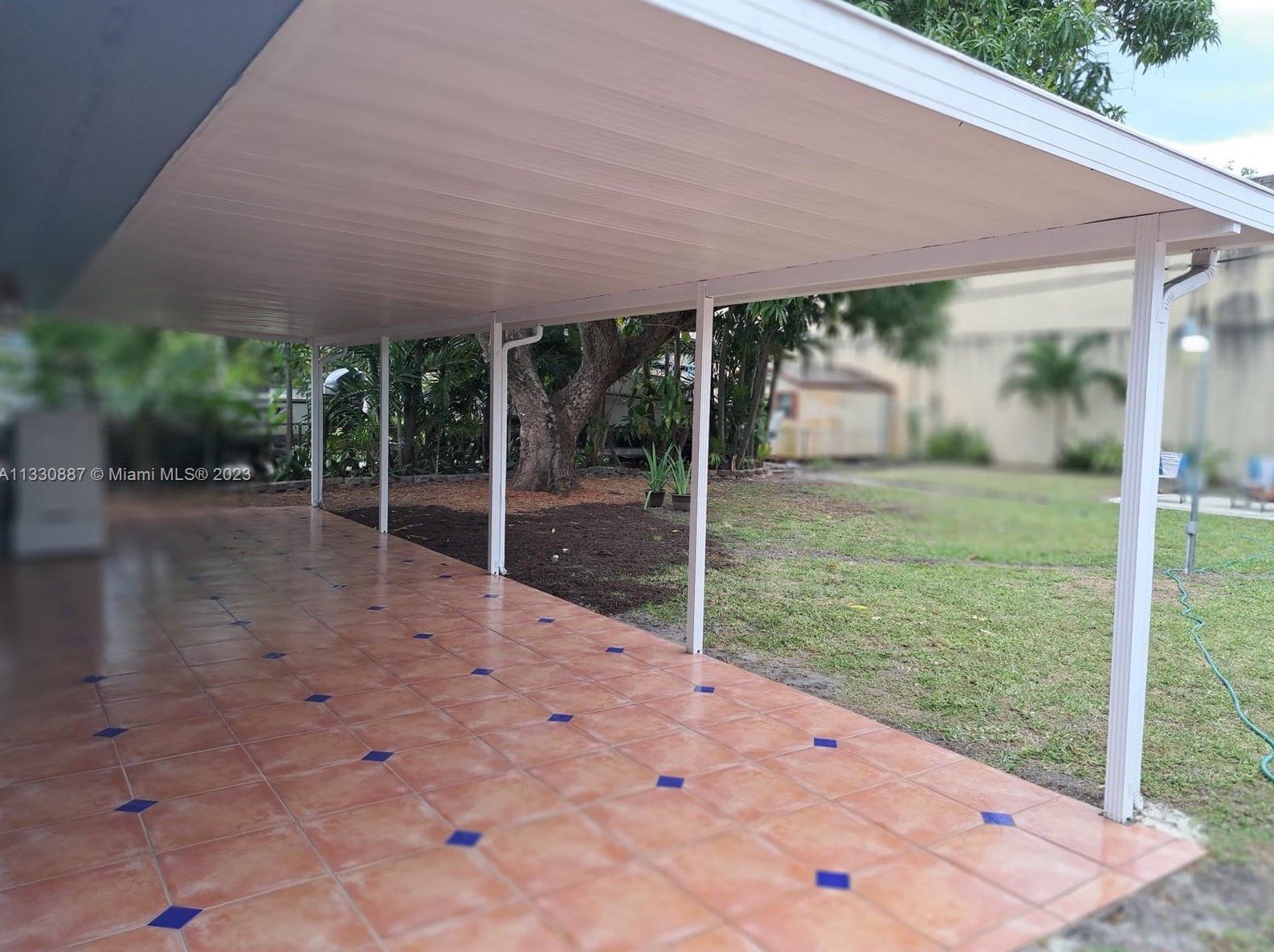 1230 North Dr, Miami FL  33179-3543 exterior