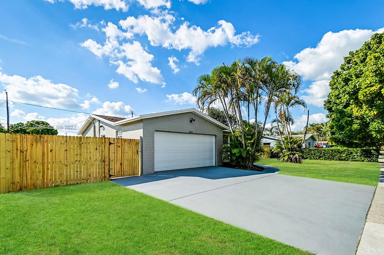 1814 Pinehurst Dr, West Palm Beach, FL 33407