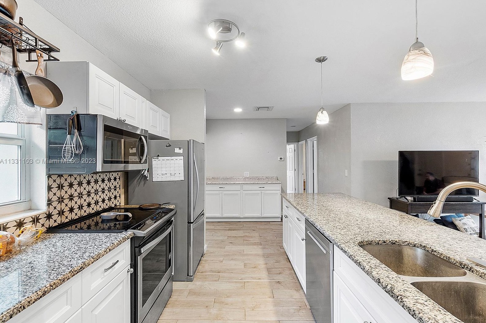 905 Garnett St, Lake Worth FL  33462-4451 exterior