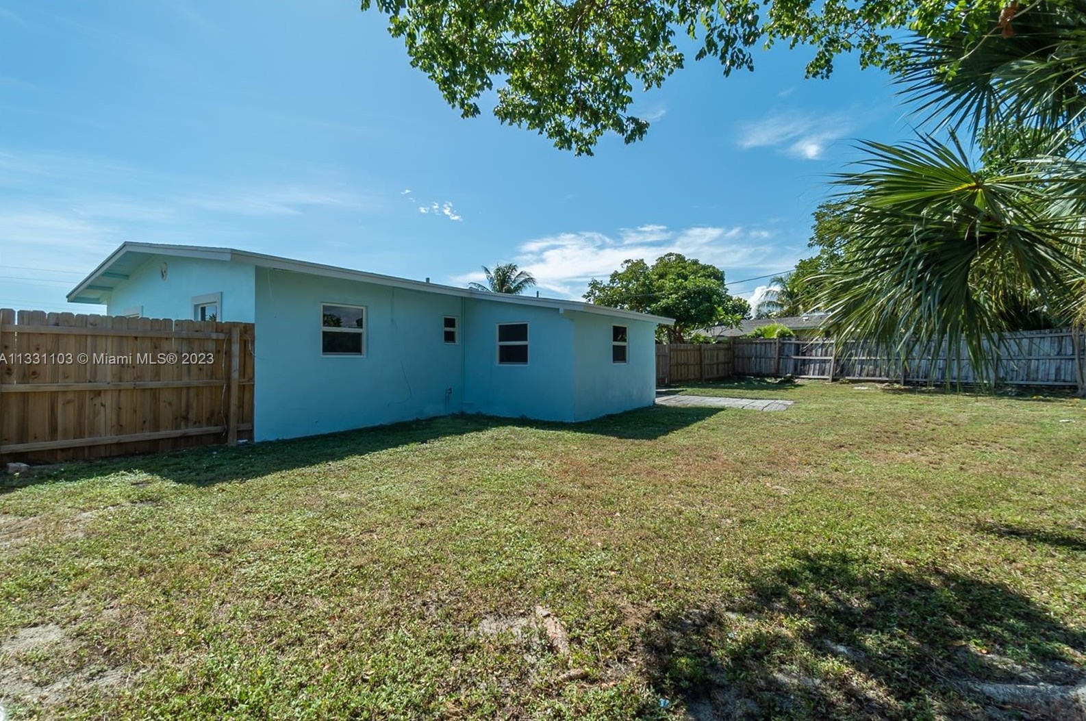 905 Garnett St, Lake Worth FL  33462-4451 exterior