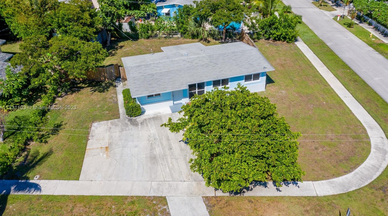 905 Garnett St, Lake Worth FL  33462-4451 exterior