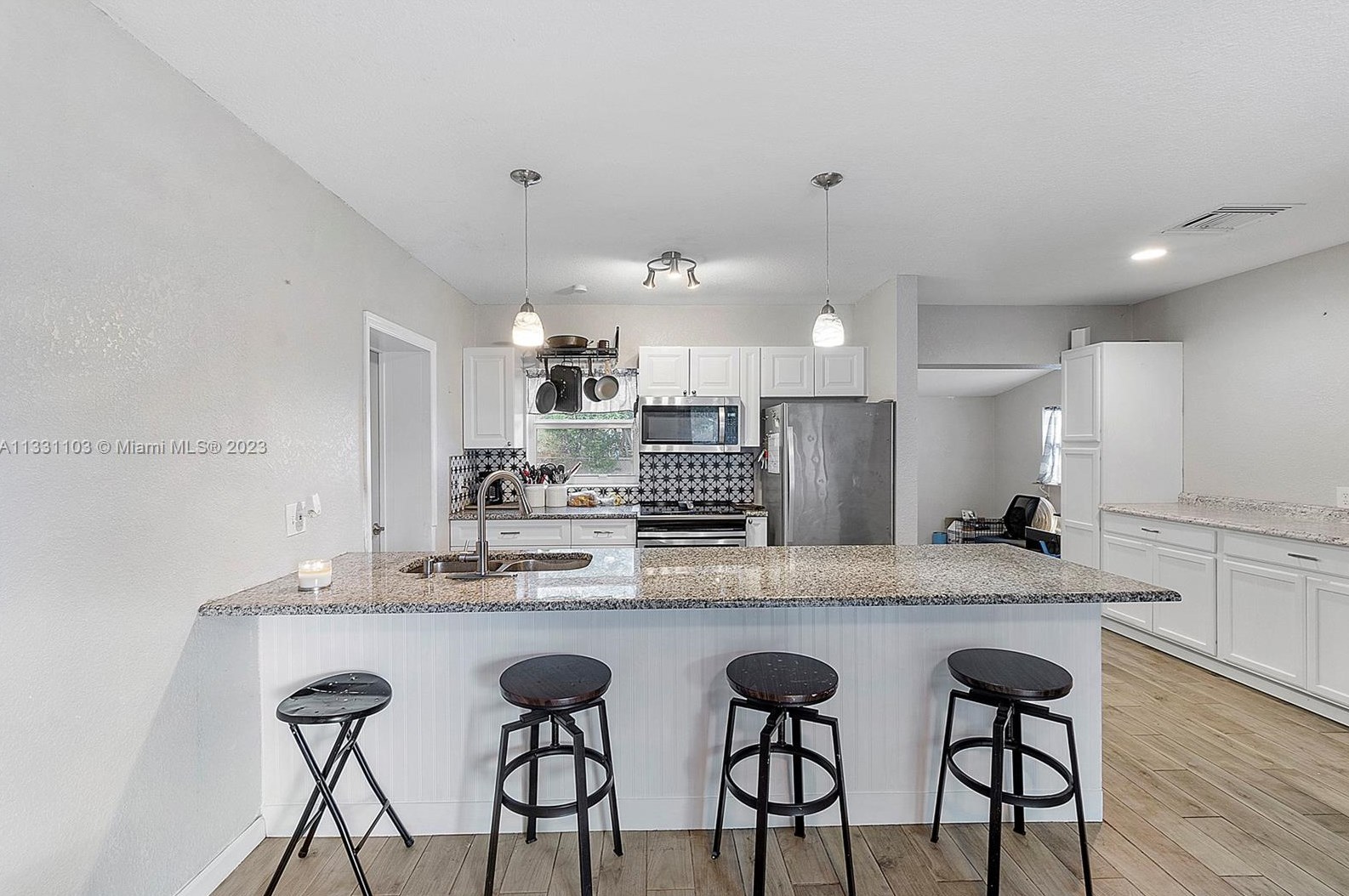 905 Garnett St, Lake Worth FL  33462-4451 exterior