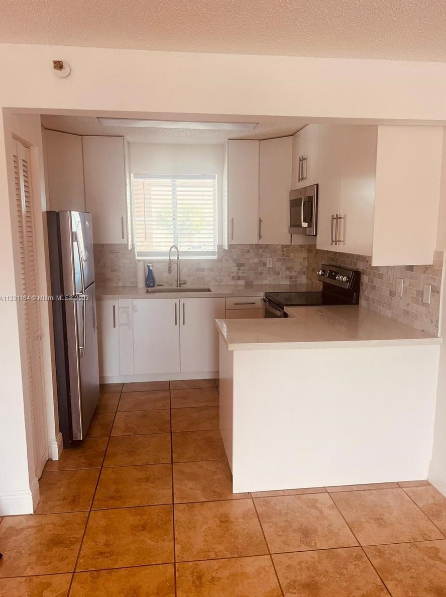 7785 W 30th Ct #f-210, Hialeah, FL