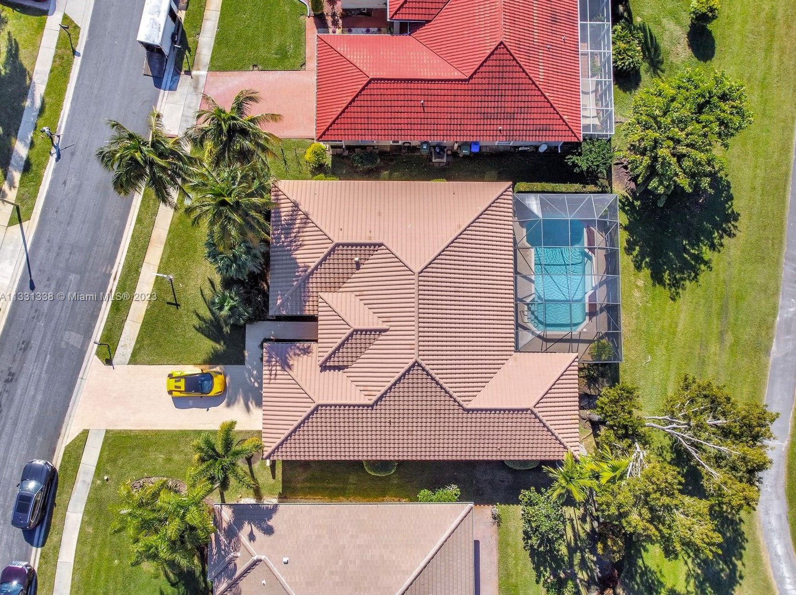 740 Cypress Pointe Dr, Hollywood FL  33027-1353 exterior