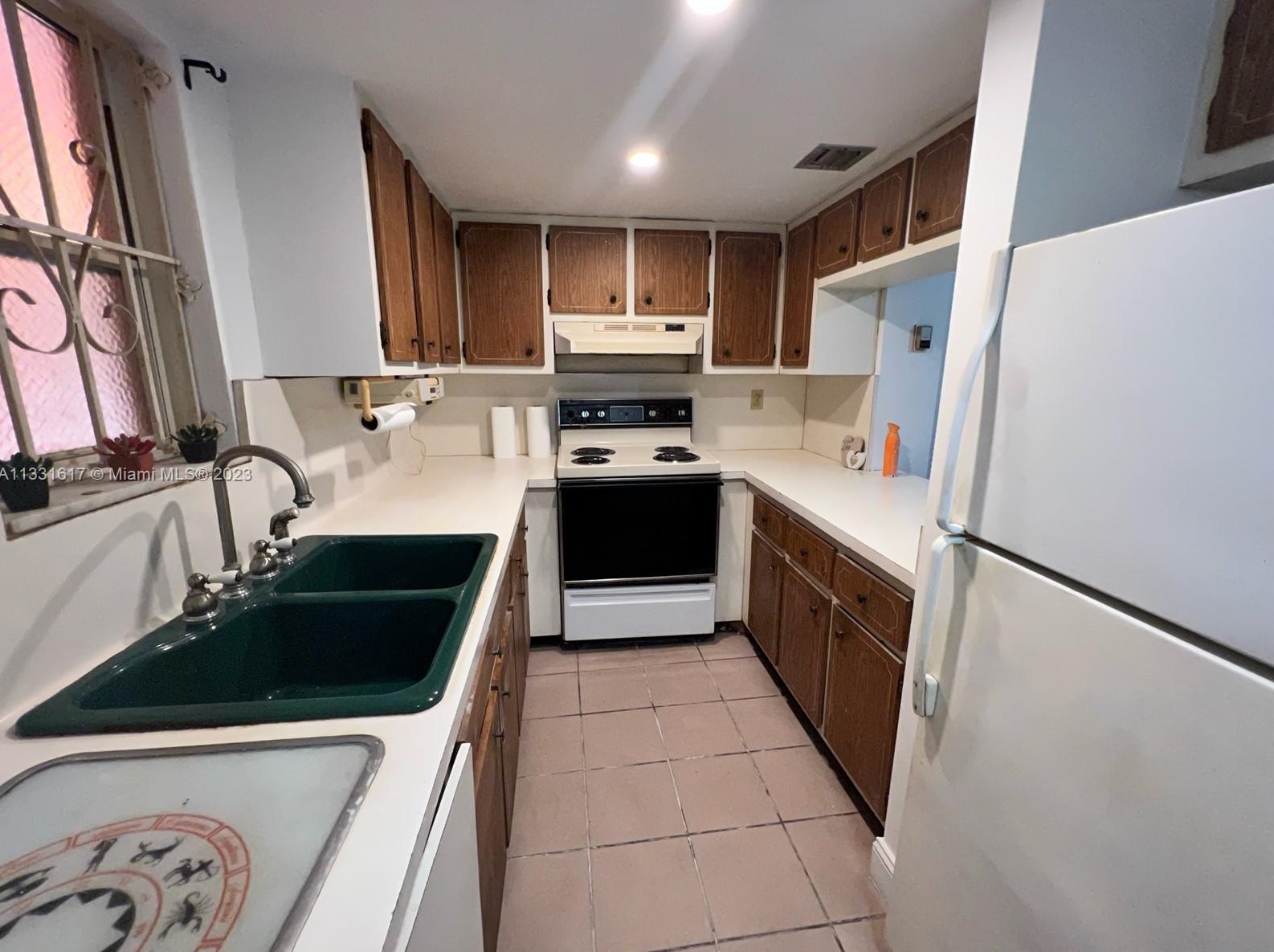 1990 W 56th St #1112, Hialeah, FL 33012