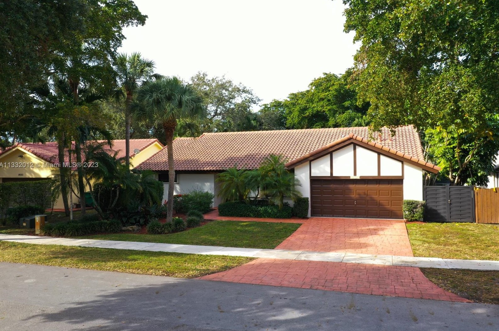 14720 Glencairn Rd, Hialeah, FL 33016