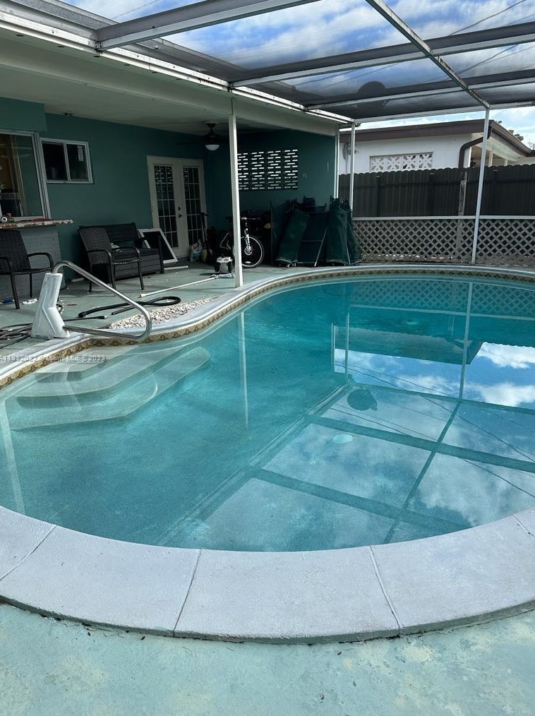 7510 Embassy Blvd, Hollywood, FL 33023-6532