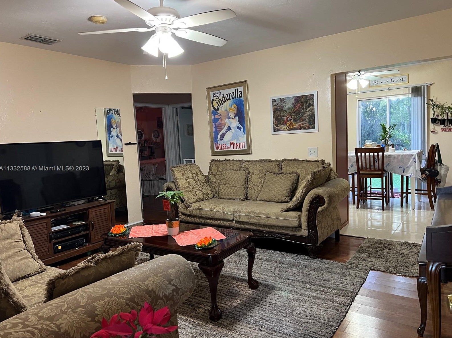 560 Ragan Dr, Miami, FL 33166-7309