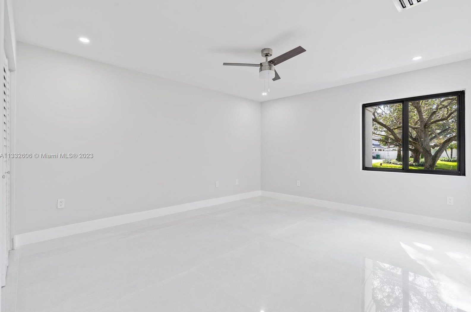 9765 111th Ter, Miami FL  33176-2865 exterior