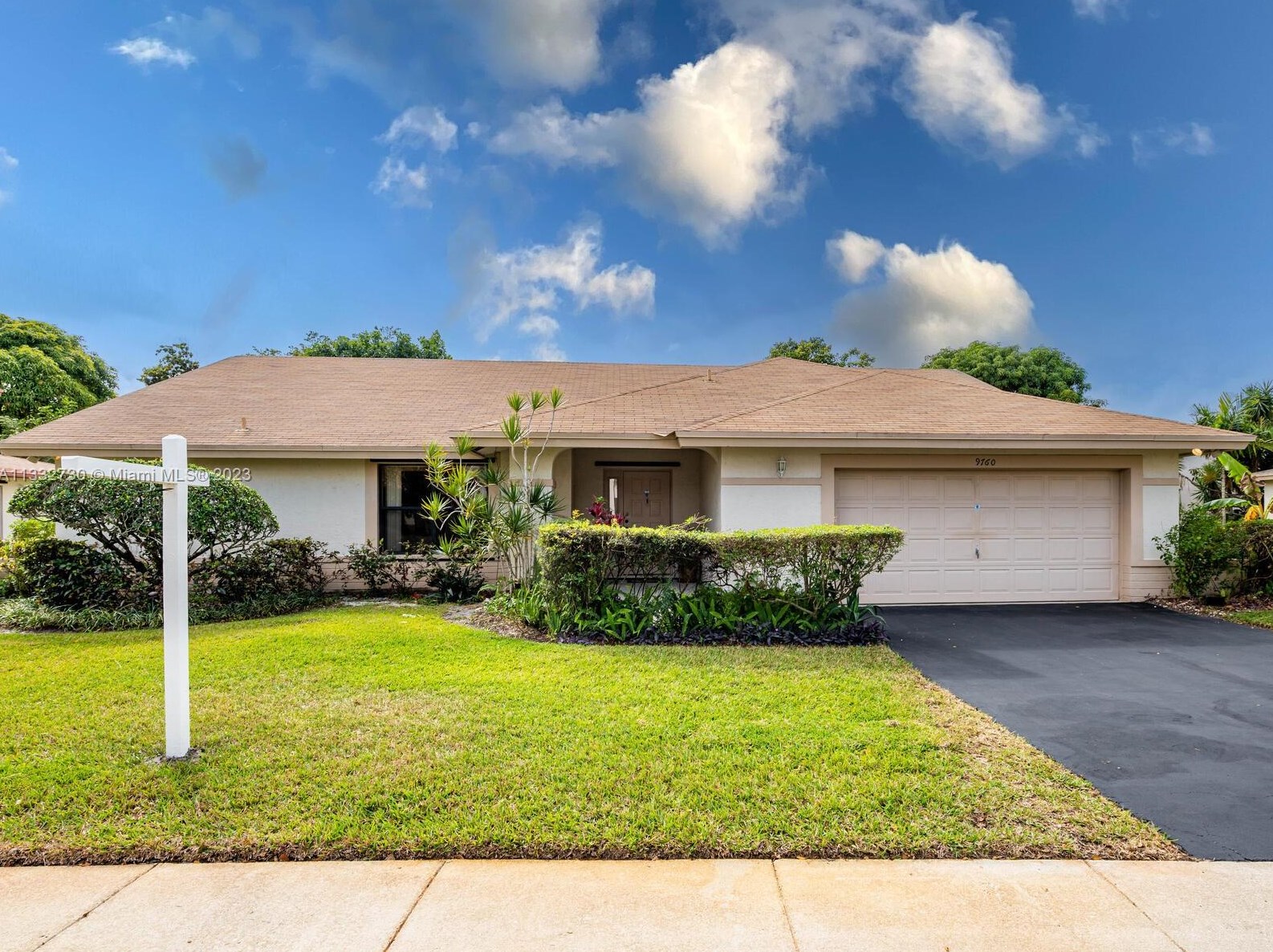 9760 Millpond Rd, Hollywood, FL 33025-3828
