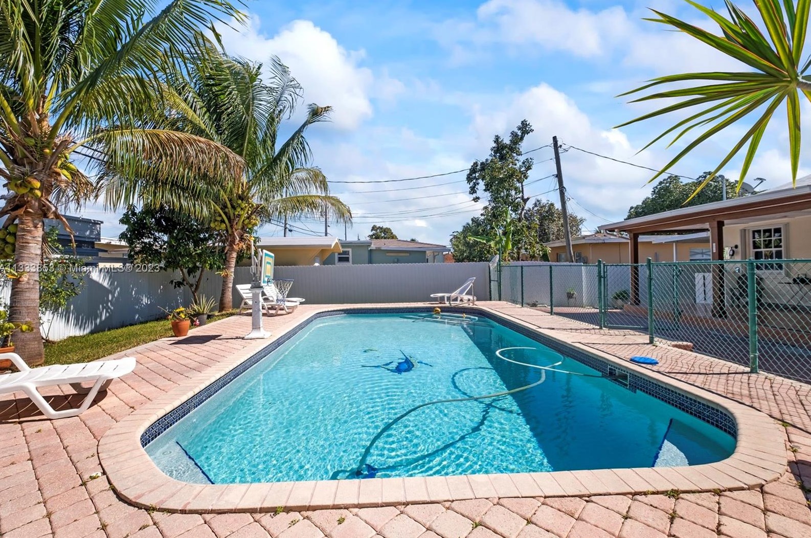 3221 19th Ter, Miami FL  33125-1025 exterior