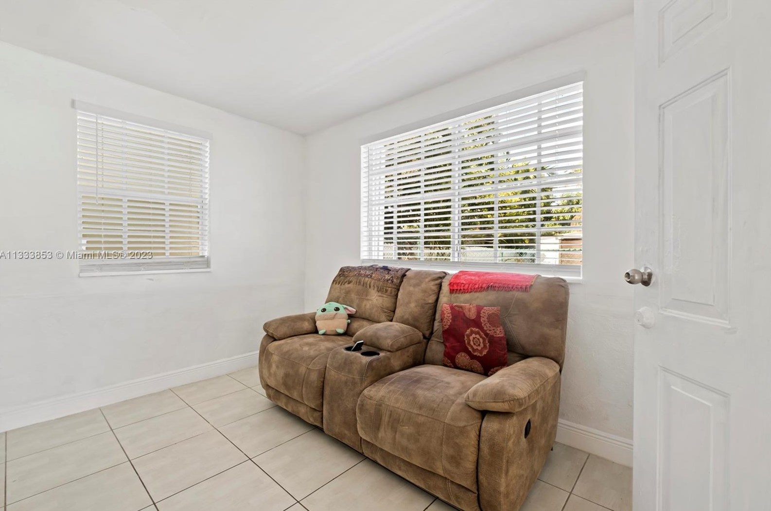 3221 19th Ter, Miami FL  33125-1025 exterior