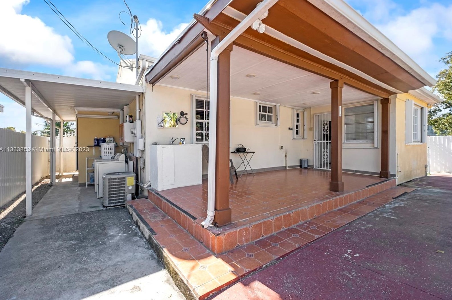 3221 19th Ter, Miami FL  33125-1025 exterior