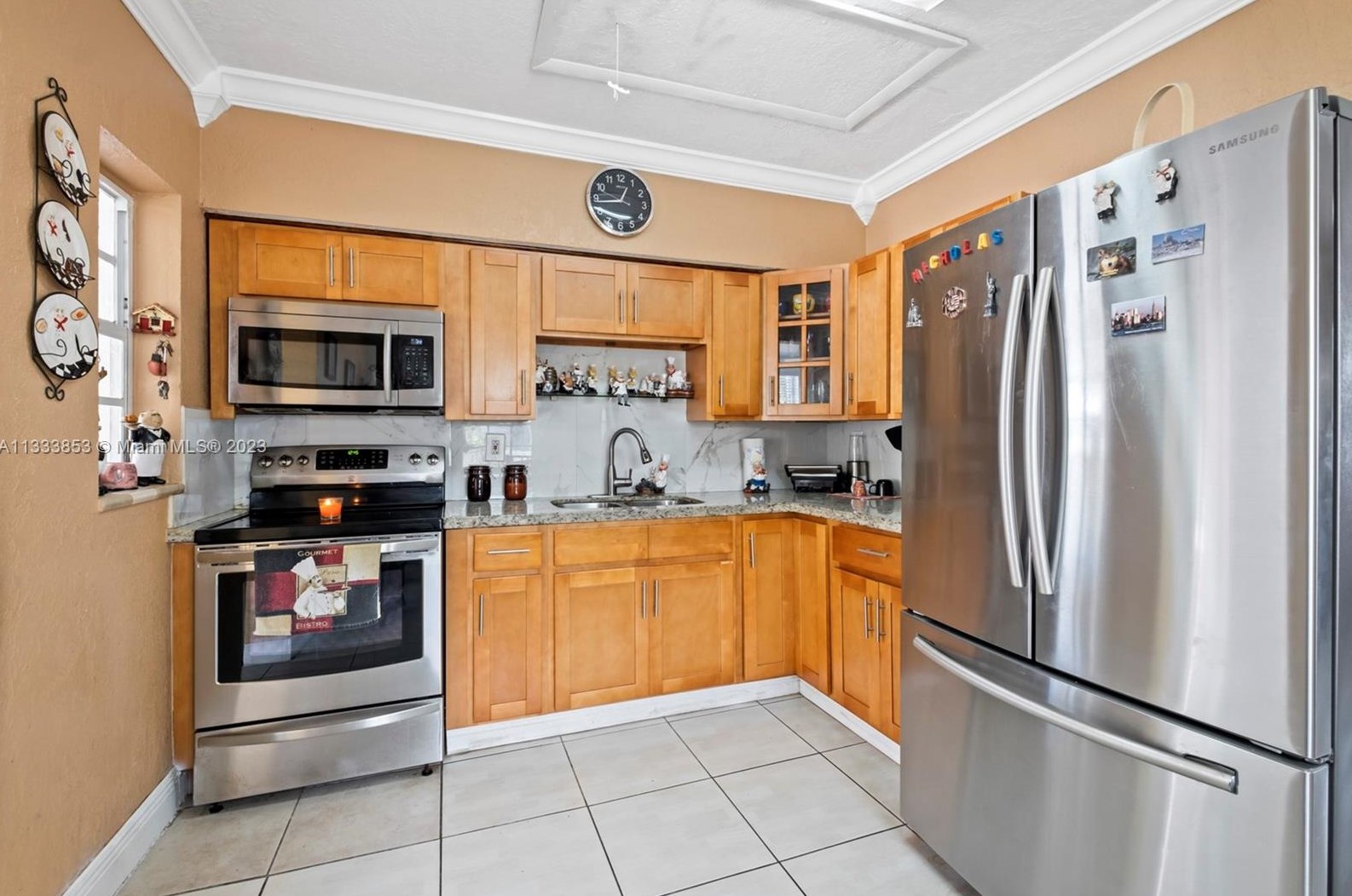 3221 19th Ter, Miami FL  33125-1025 exterior