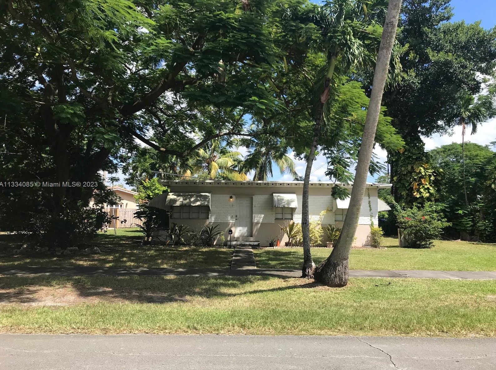 201 Flagler Dr, Miami, FL 33166-4927