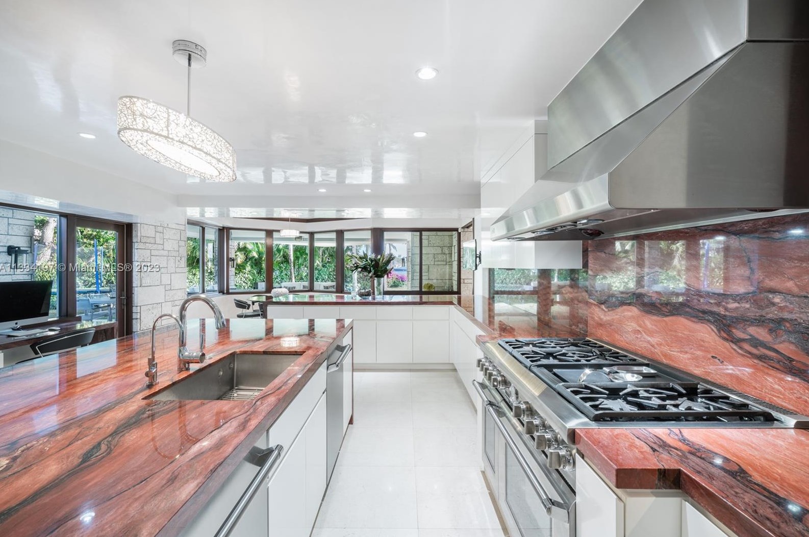 550 Arvida Pkwy, Miami FL  33156-2321 exterior