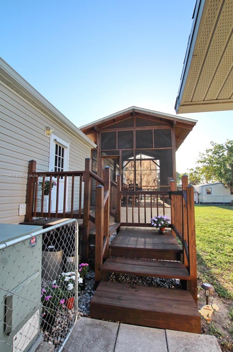 1092 Bass St, Okeechobee FL  34974-0220 exterior