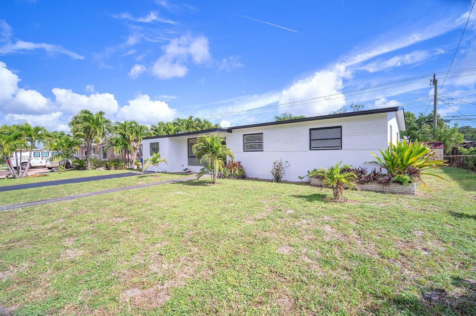 411 70th Ave, Hollywood FL  33024-7459 exterior