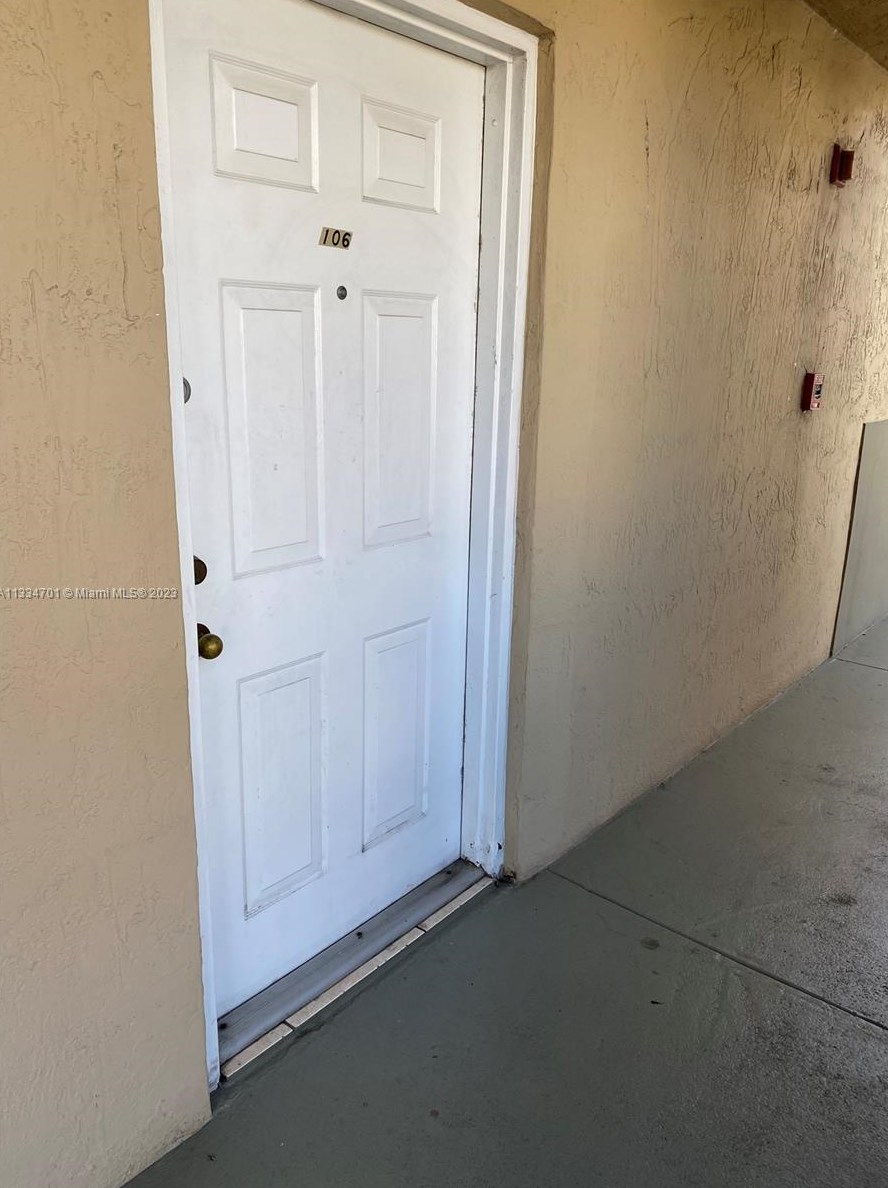 2630 W 76th St #106, Hialeah, FL 33016