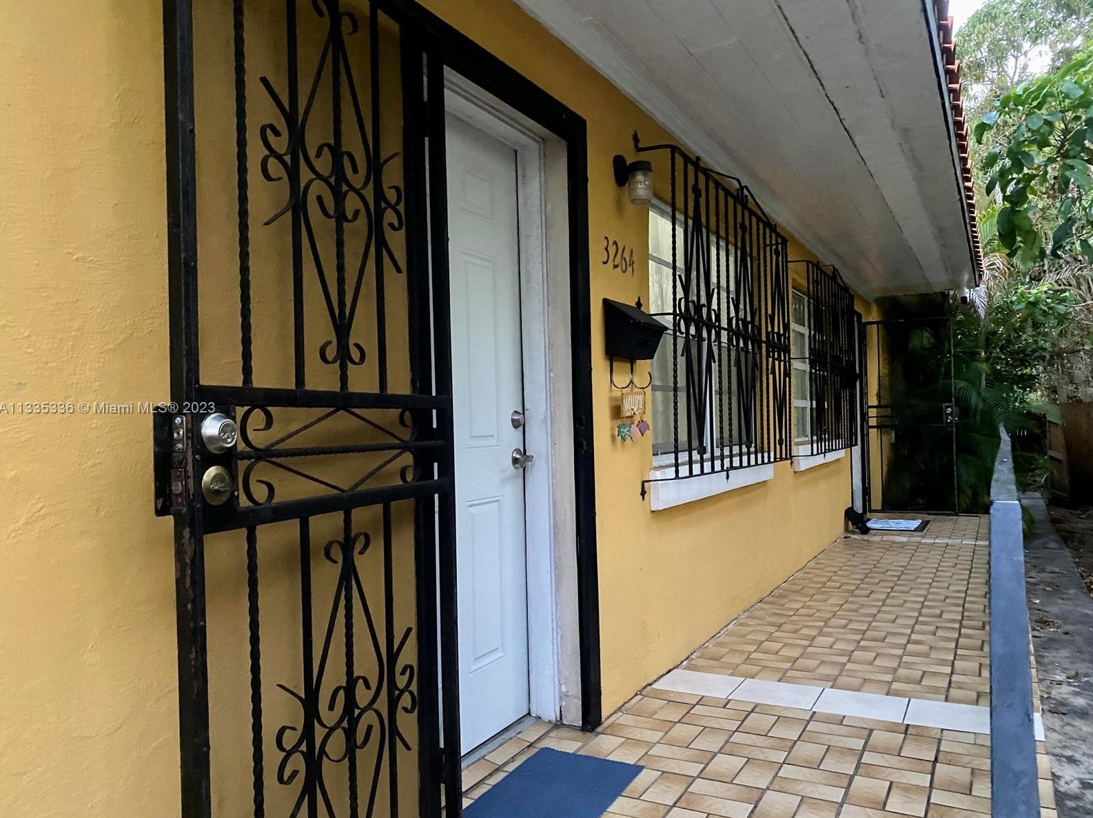 3262 6th St, Miami, FL 33135-2615