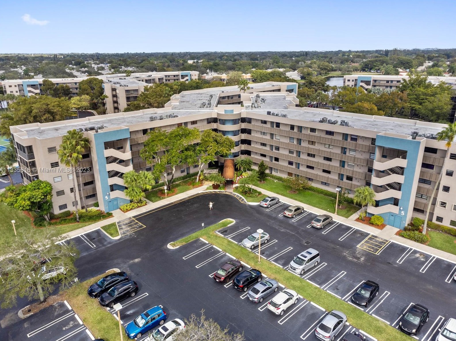 1001 Colony Point Cir, Hollywood FL  33026-2938 exterior