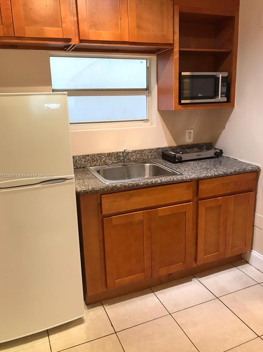 223 Nw 12th St #17, Miami, FL 33136