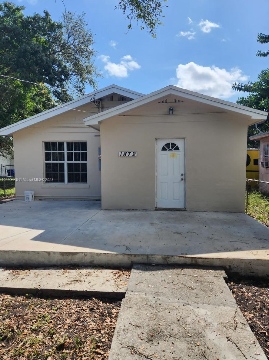 1872 42nd St, Miami, FL 33142-4768