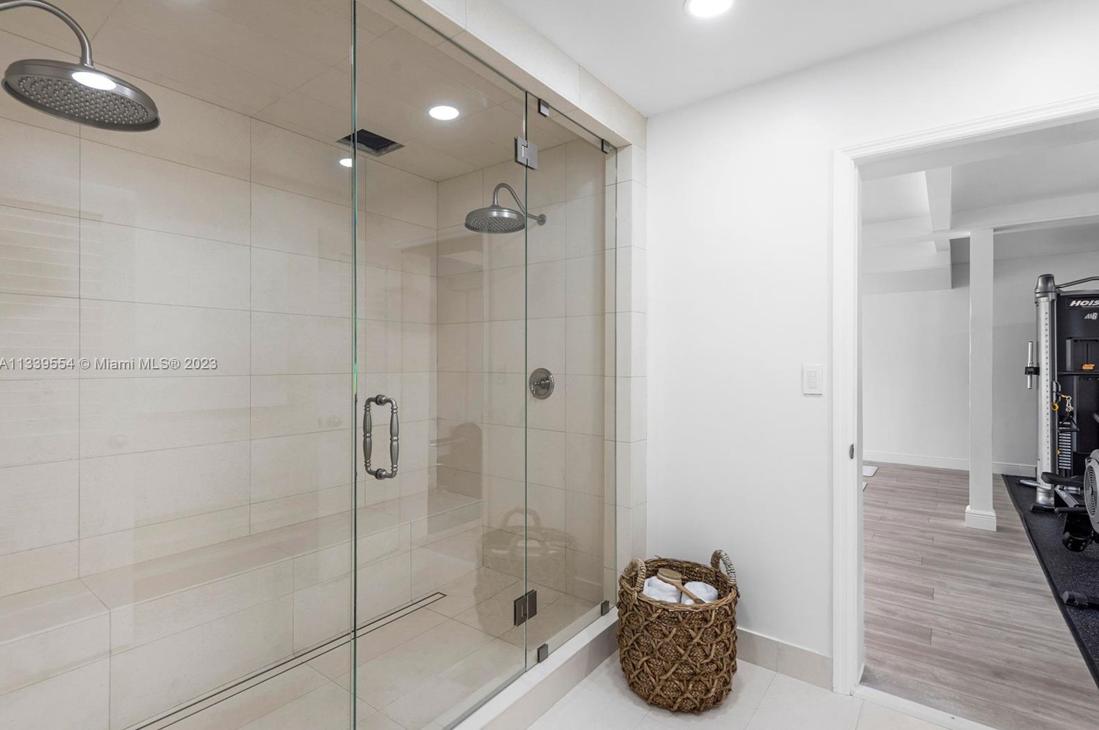 3447 Chase Ave, Miami FL  33140-3416 exterior