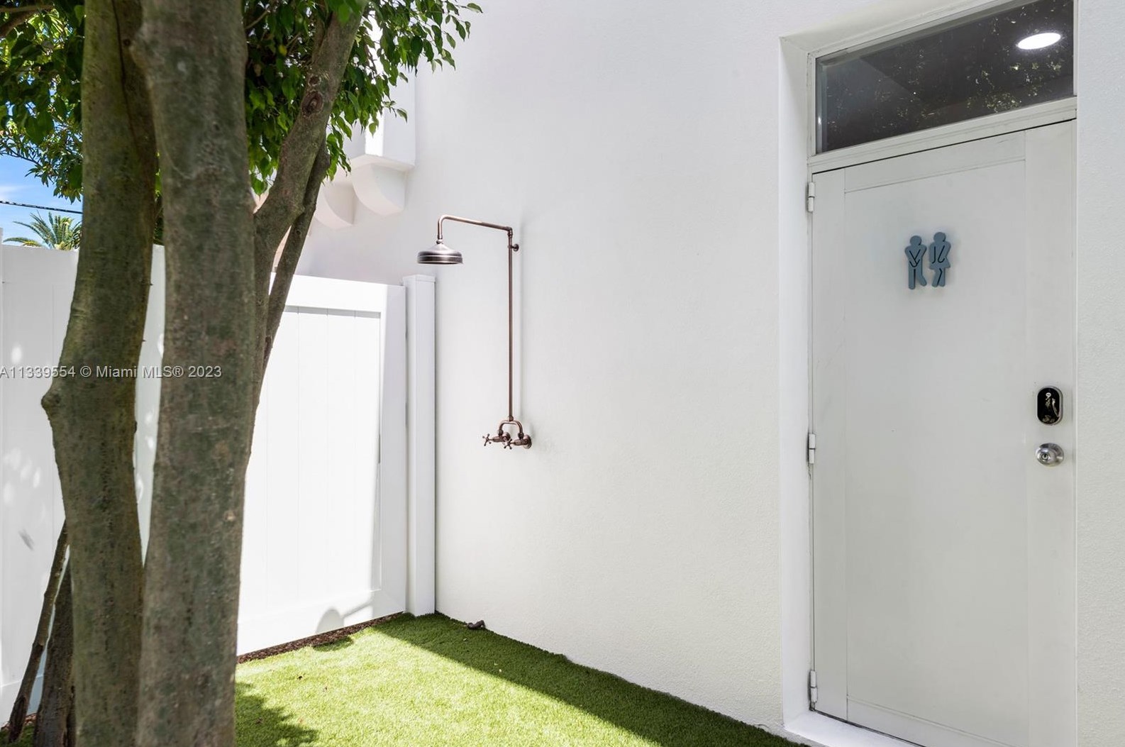 3447 Chase Ave, Miami FL  33140-3416 exterior