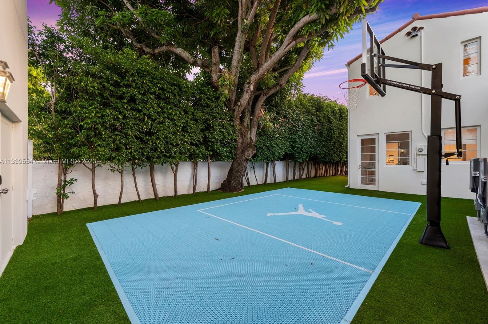 3447 Chase Ave, Miami FL  33140-3416 exterior