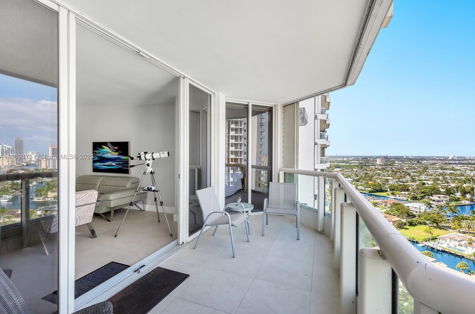 21205 Yacht Club Dr, Miami FL  exterior