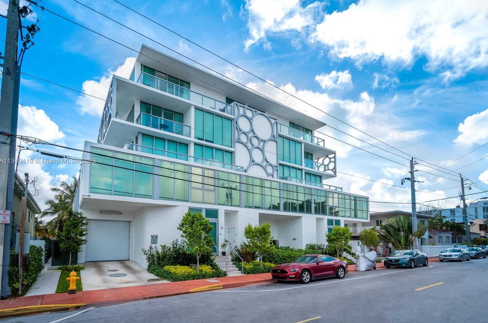 8425 Crespi Blvd #404, Miami, FL 33141