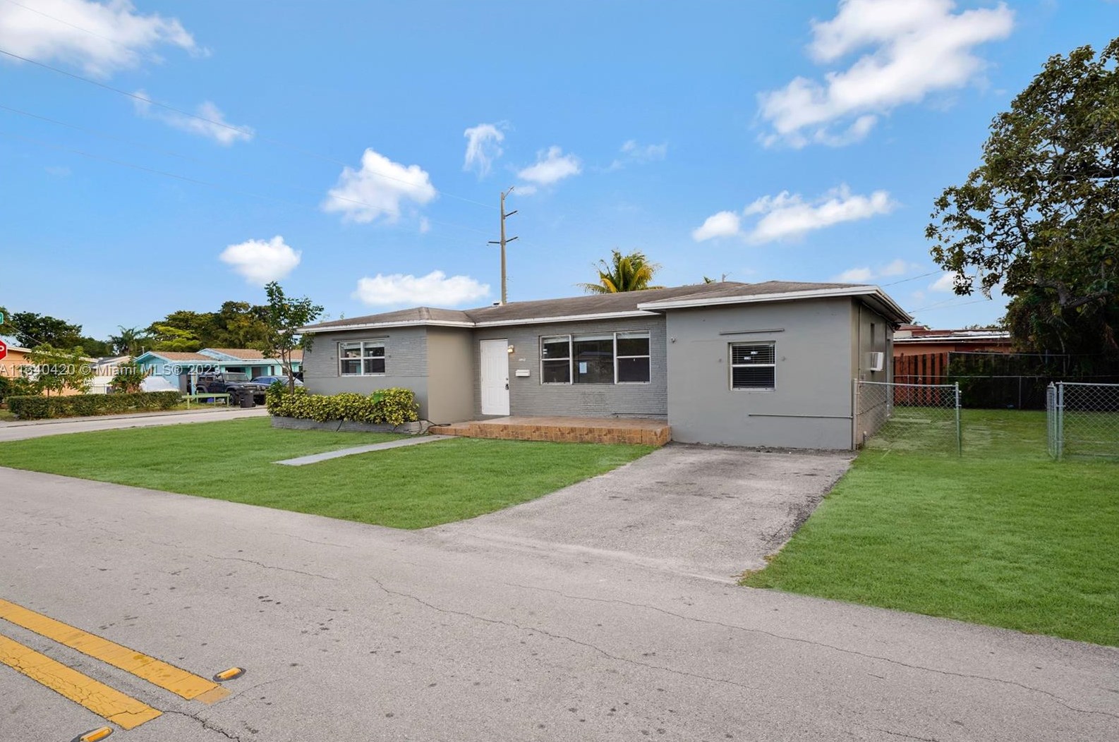 2402 Plunkett St, Hollywood, FL 33020-5842