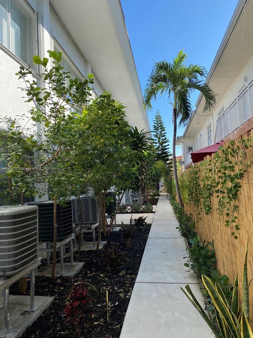 7435 Byron Ave #10, Miami, FL 33141