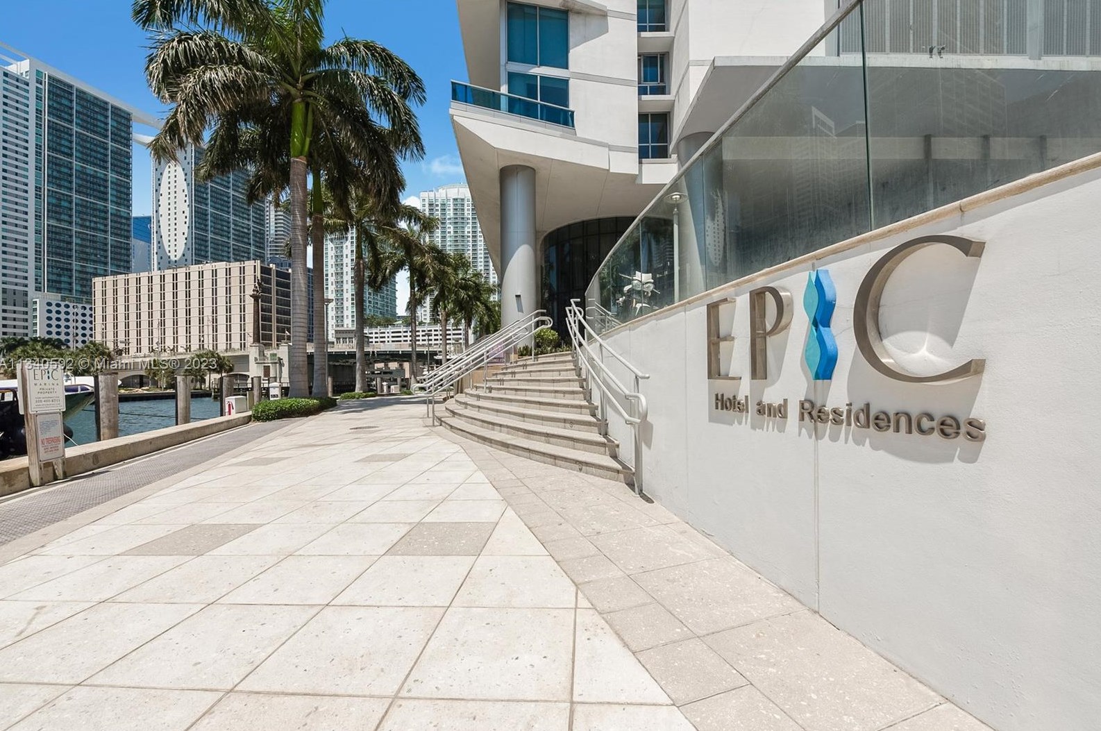 200 Biscayne Boulevard Way, Miami FL 33131-2154 exterior