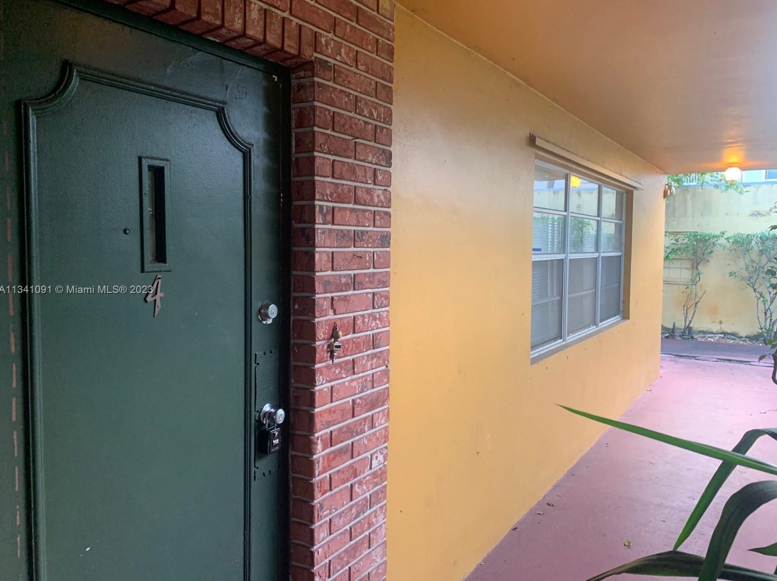 1702 Mckinley St, Hollywood, FL 33020-2852