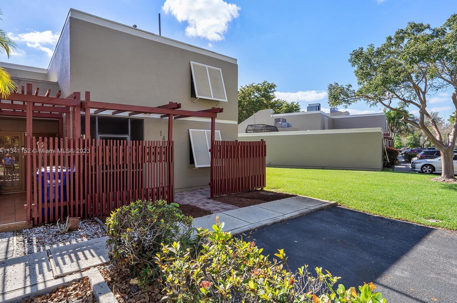 1471 Fairway Rd, Hollywood, FL 33026-3057