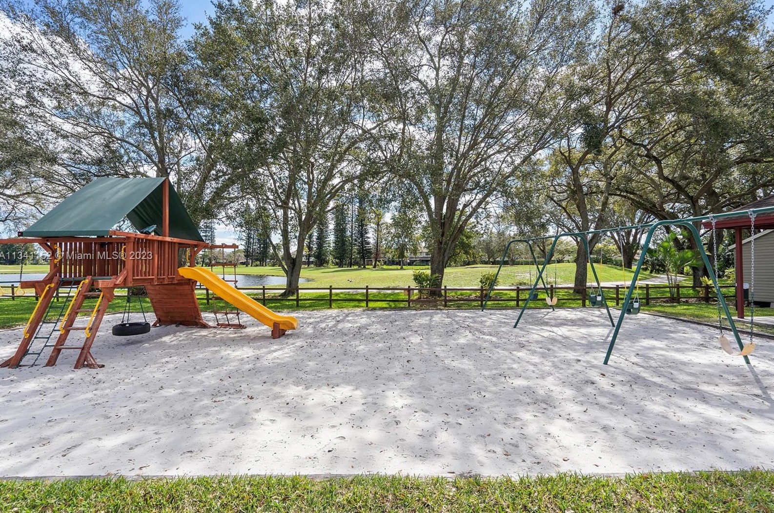 1471 Fairway Rd, Hollywood FL 33026-3039 exterior