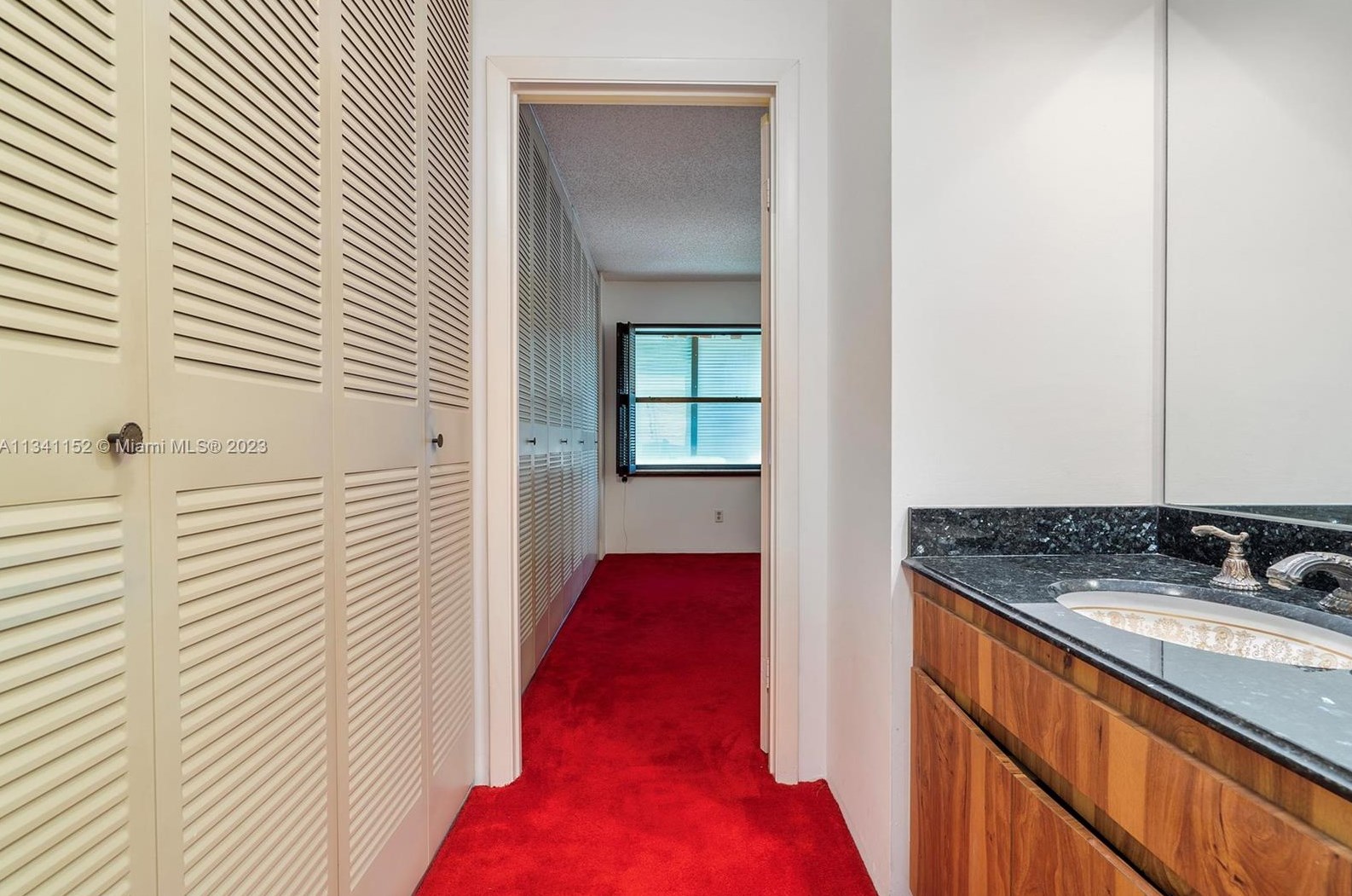 1471 Fairway Rd, Hollywood FL 33026-3039 exterior