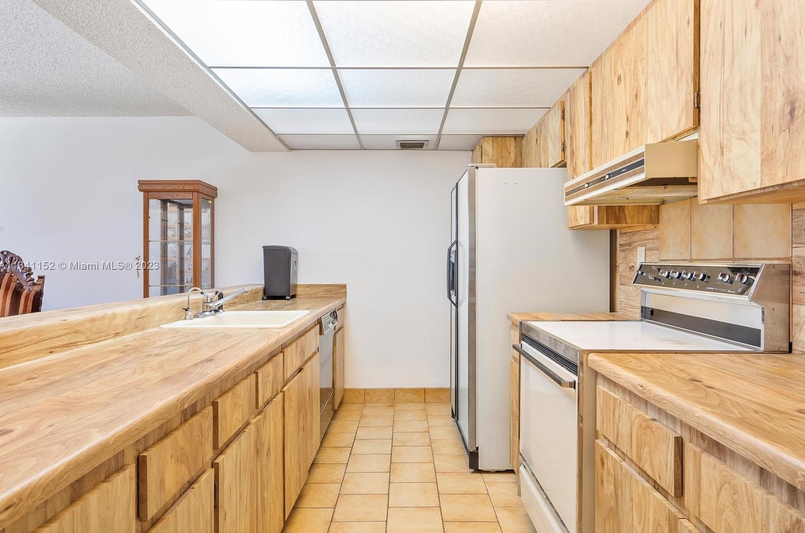 1471 Fairway Rd, Hollywood FL 33026-3039 exterior