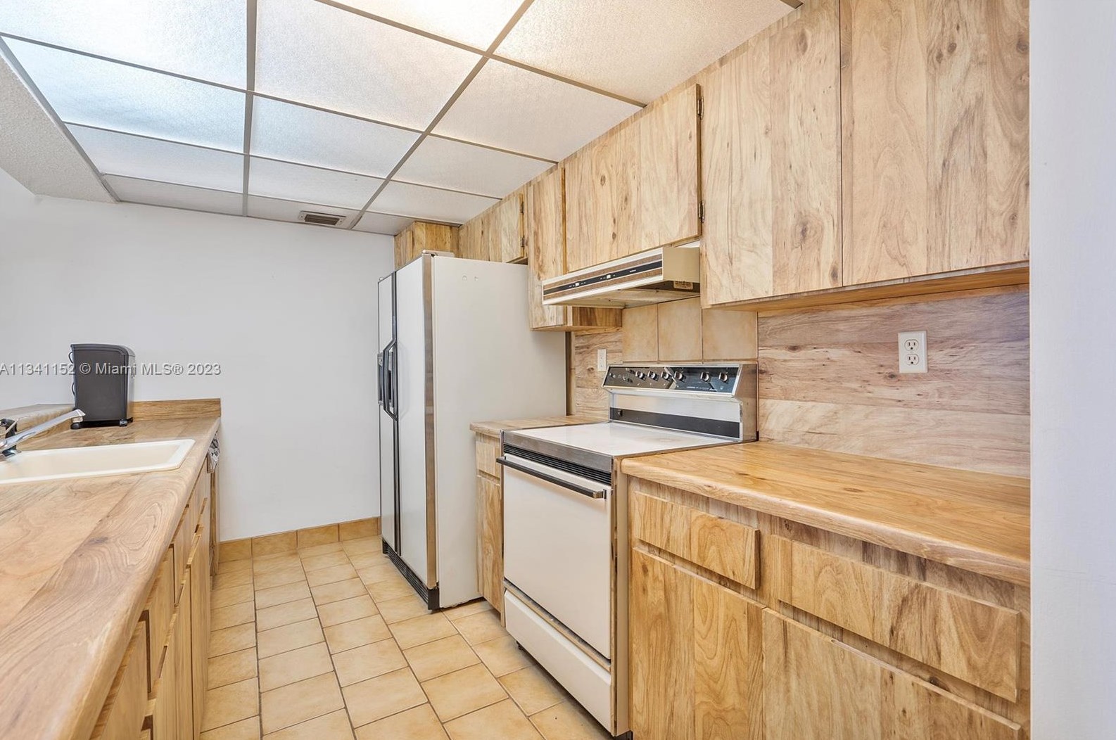 1471 Fairway Rd, Hollywood FL 33026-3039 exterior