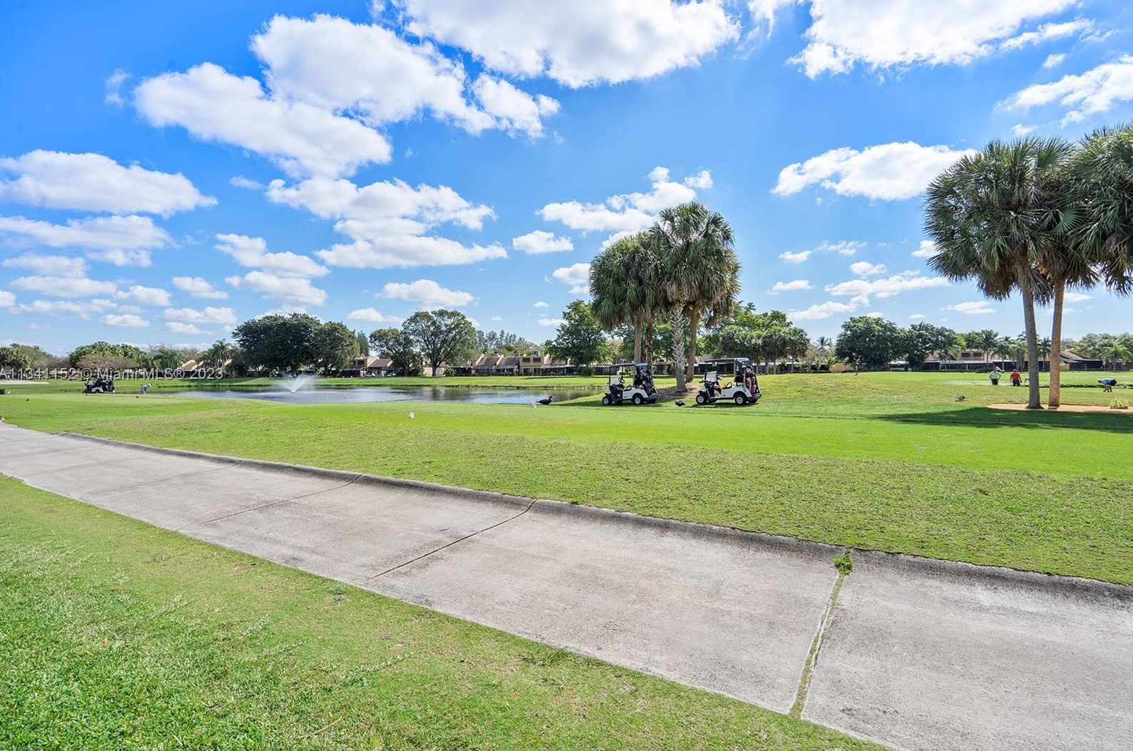 1471 Fairway Rd, Hollywood FL 33026-3039 exterior