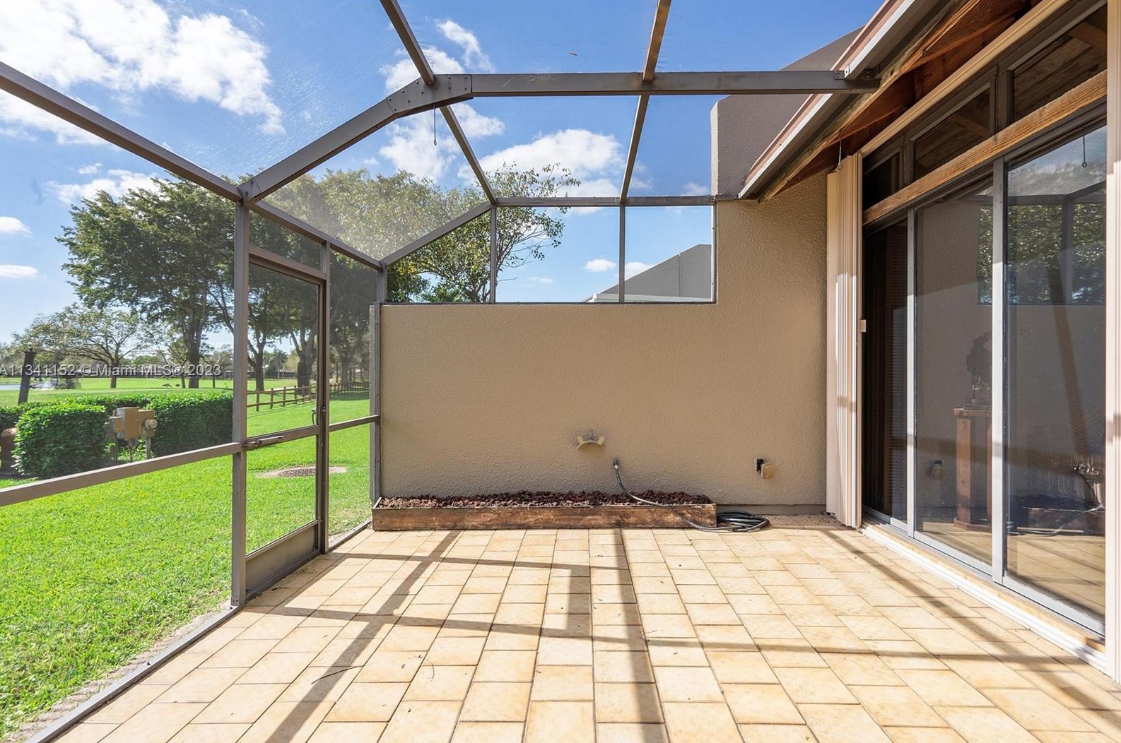 1471 Fairway Rd, Hollywood FL 33026-3039 exterior