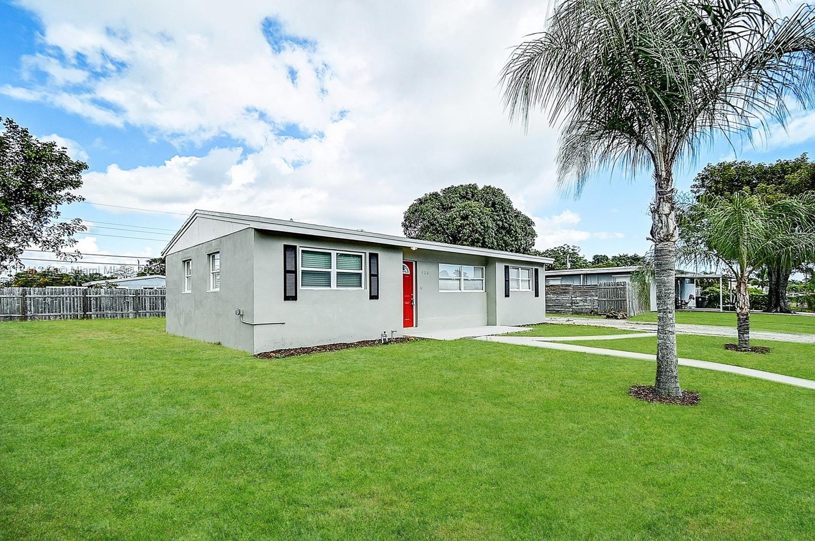 415 Cheyenne Dr, Lake Worth, FL 33462